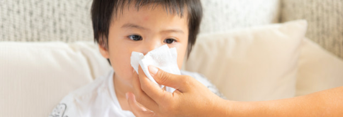 ¿Qué le debo dar a un niño enfermo?